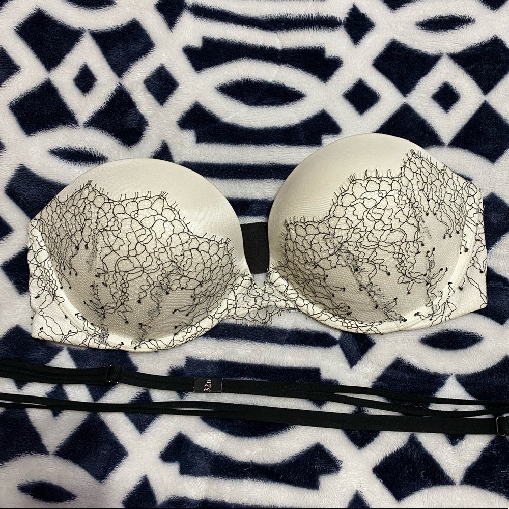 Very sexy strapless bra 32D, black lace